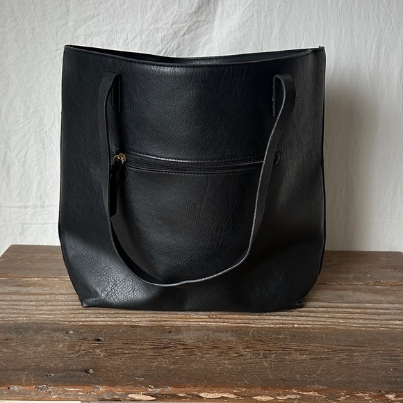 Bueno Classic Black Leather Tote - Picture 3 of 8
